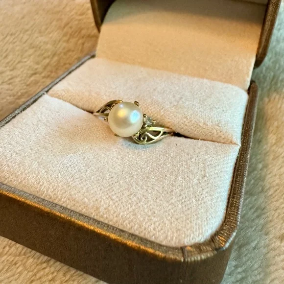 Elegant 10k Yellow Gold, Pearl and Diamond Women’s Ring, Sz. 6